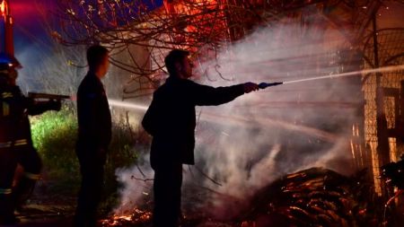 Χανιά: Πυρκαγιά κατάστρεψε αποθήκη ξυλείας