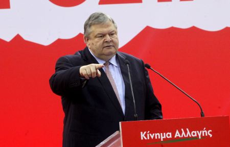 Νέα επίθεση Μαξίμου κατά Βενιζέλου