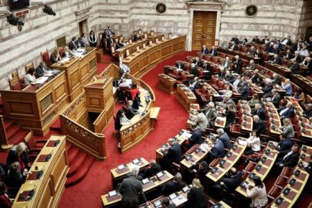 Περικοπή βουλευτικής αποζημίωσης σε Μιχαλολιάκο, Κασιδιάρη και Ηλιόπουλο