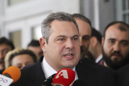 Καμμένος: «Καθαρά» τα κινητά των ελλήνων στρατιωτικών