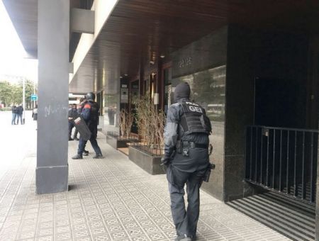 Βαρκελώνη: Γυναίκα κρατείται όμηρος στο προξενείο του Μάλι