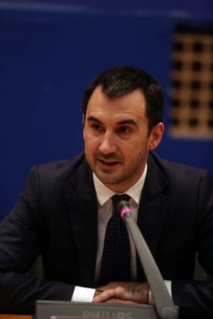 Αλέξης Χαρίτσης: Στροφή στη βιομηχανία, στις εξαγωγές και στην καινοτομία