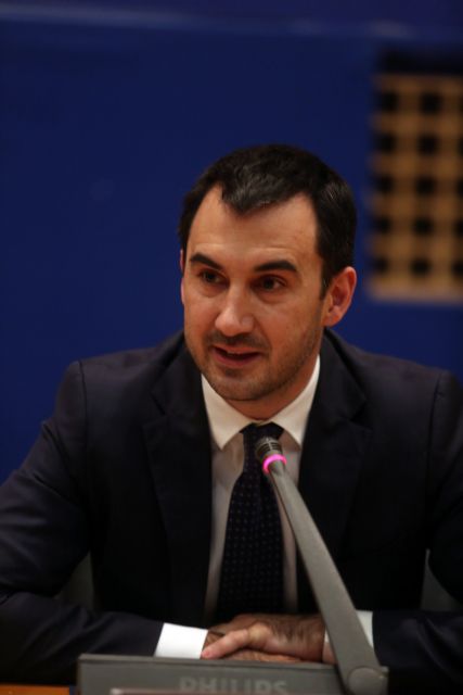 Αλέξης Χαρίτσης: Στροφή στη βιομηχανία, στις εξαγωγές και στην καινοτομία