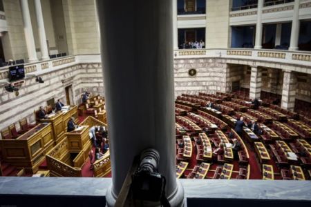 Πέρασε κατά πλειοψηφία το ν/σ για τις μεταφορές, ΚΟΚ, Beat και Uber