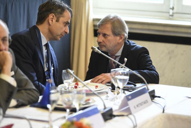 Διπλή στρατηγική από Μητσοτάκη