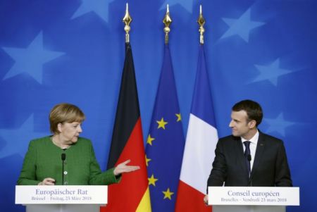 Το μέλλον της ευρωζώνης στο επίκεντρο της συνάντησης Μέρκελ – Μακρόν