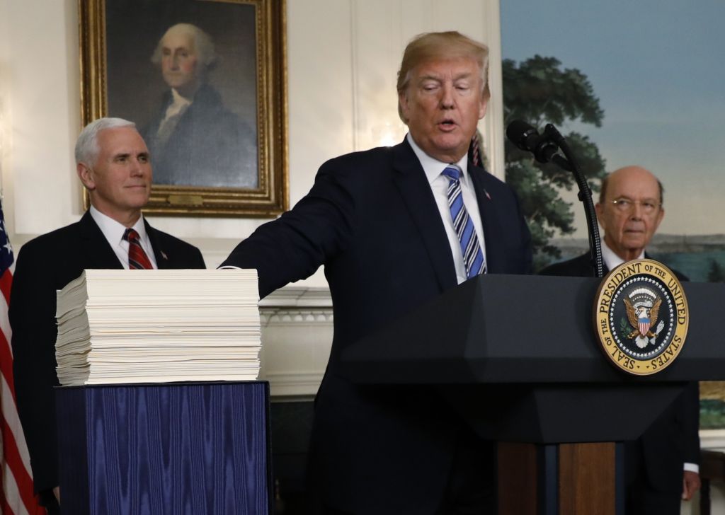 ΗΠΑ: Ο Τραμπ ενέκρινε τον ομοσπονδιακό προϋπολογισμό