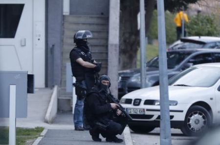 Γαλλία: Στόχος πυρών δημοσιογράφος και η σύζυγός του