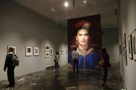 Μεξικό: Δικαστικό στοπ στην εμπορική διάθεση «κούκλας Φρίντα Κάλο»