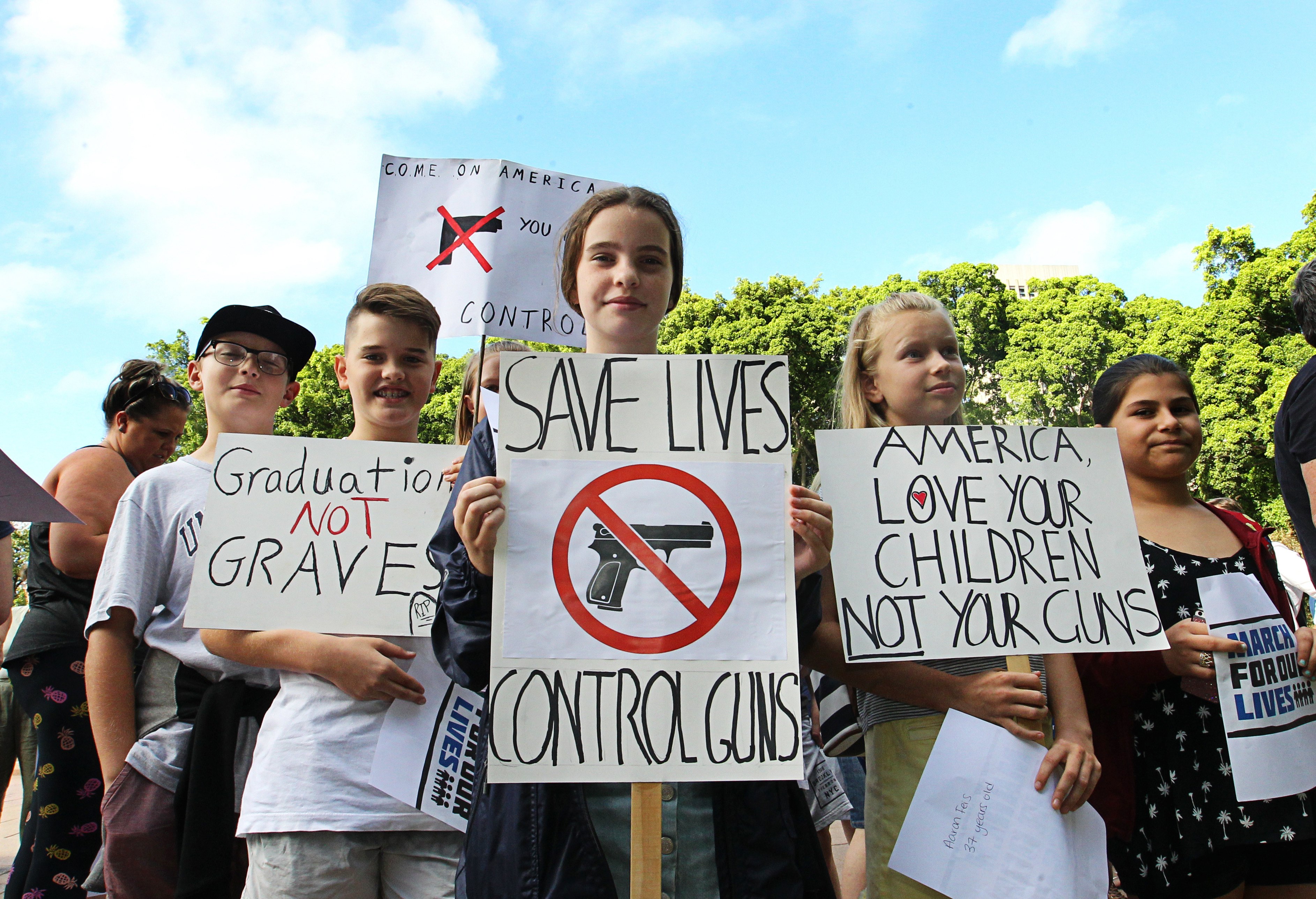 ΗΠΑ: Φοιτητές και μαθητές διαδηλώνουν εναντίον των όπλων