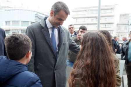 Μητσοτάκης: Συγγενείς και φίλους διορίζει η κυβέρνηση