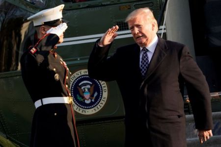 Ο Τραμπ προήγαγε σε υποναύαρχο τον γιατρό του Λευκού Οίκου