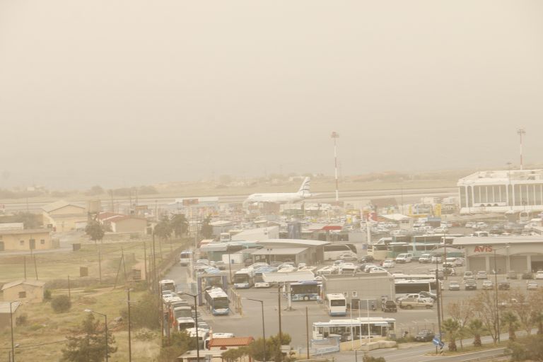 Σύννεφα, τοπικές βροχές και σκόνη τη Δευτέρα | tovima.gr