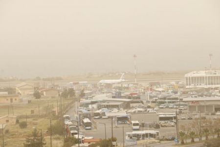 Δύο μέρες ακόμα θα μείνει στην Ελλάδα η αφρικανική σκόνη