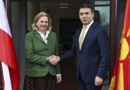 Ντιμιτρόφ: Η παράδοση θα συμβάλλει στο ζήτημα της ονομασίας της πΓΔΜ