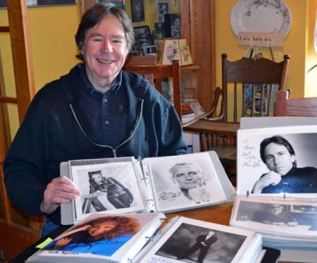 Τομ Λαβίλ: Ο υπερσυλλέκτης με τεράστια συλλογή από αναμνηστικά ταινιών