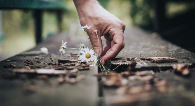 Επιδείνωση των συμπτωμάτων της κατάθλιψης τη Άνοιξη