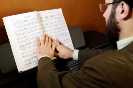 Σιίτης ιερωμένος εκδιώχθηκε από ιερατική σχολή εξαιτίας του πιάνου