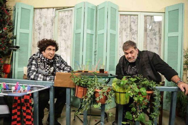 17 χρόνια μετά οι «Δέκα μικροί Μήτσοι» επιστρέφουν στην TV