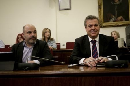 Θέλουν να κρατήσουν τα κλειδιά του κράτους