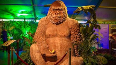 Αγάλματα ελεφάντων και φλαμίνγκο φτιαγμένα από βελγική σοκολάτα