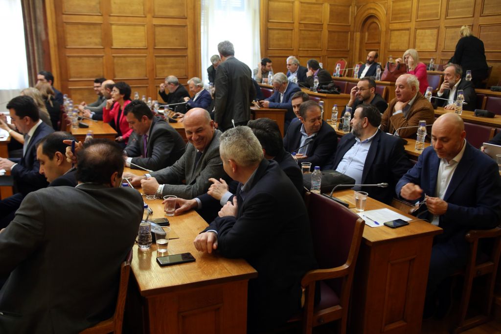 Τροπολογία για διατήρηση αποσπάσεων σε γραφεία βουλευτών – ευρωβουλευτών