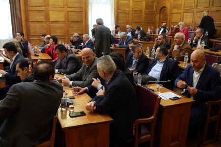 Τροπολογία για διατήρηση αποσπάσεων σε γραφεία βουλευτών – ευρωβουλευτών