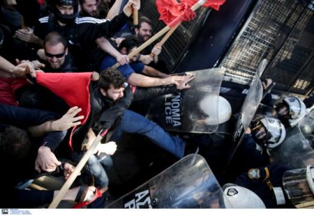 Ενταση στο πανεκπαιδευτικό συλλαλητήριο στην Αθήνα