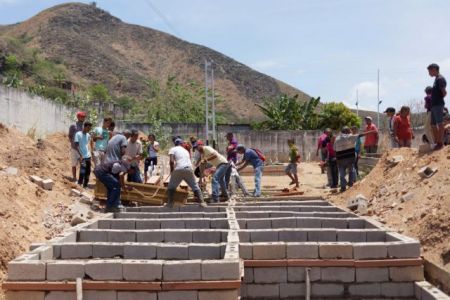 Βενεζουέλα: Πέντε συλλήψεις αστυνομικών μετά από πυρκαγιά σε φυλακές