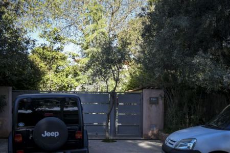 Εξ επαφής και με 3 σφαίρες πυροβόλησαν τον επιχειρηματία στην Κηφισιά