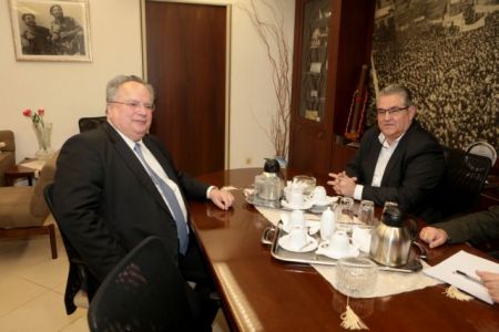 Ενημέρωση Κοτζιά σε Κουτσούμπα για το Μακεδονικό