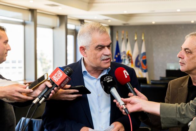 Στέλνουν 5.000 φακέλους σε 4 αστυνομικούς