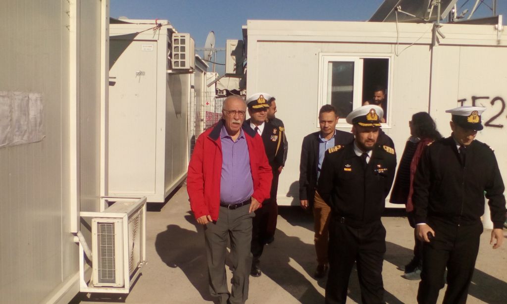 Βίτσας: Επίσκεψη στη Δομή Προσωρινής Διανομής Σκαραμαγκά