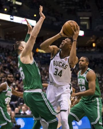 Νίκη των Μπάκς με πρώτο σκόρερ τον Γιάννη Αντετοκούνμπο