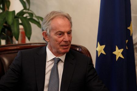 Μπλερ: Να μην διακινδυνεύσει η ειρήνη στη Β. Ιρλανδία