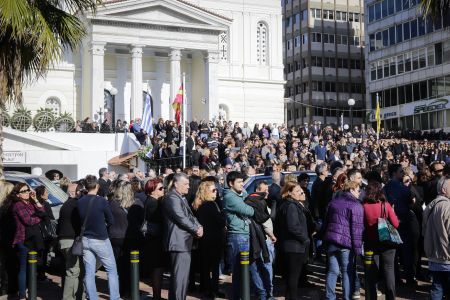 Πλήθος κόσμου είπε το τελευταίο αντίο στον Στέλιο Σκλαβενίτη