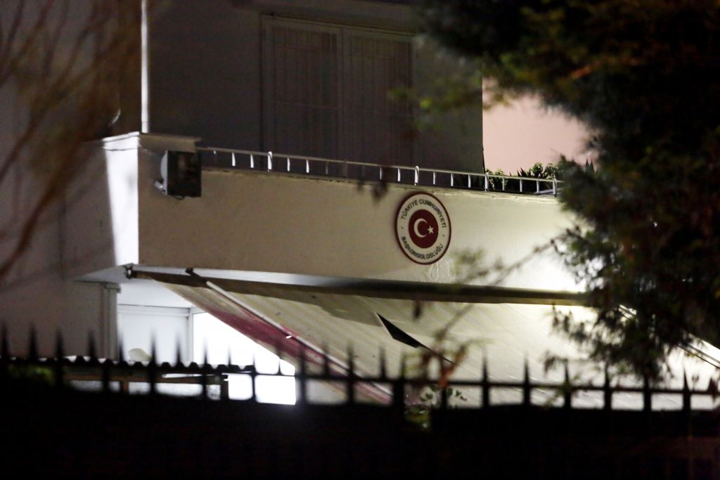 Ρουβίκωνας: Επίθεση στο τουρκικό προξενείο στην Αθήνα