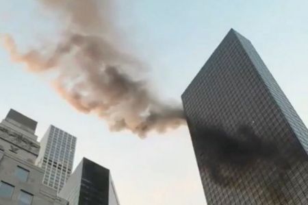 Νέα Υόρκη –  Φωτιά στον πύργο Τραμπ: Ενας νεκρός και τέσσερις τραυματίες