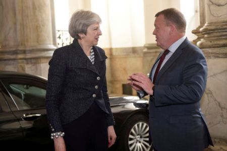 Δεν αποκλείει δράση κατά της Συρίας η Βρετανία