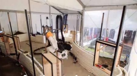 Ρομποτικός εκτυπωτής κατασκεύασε την πρώτη κατοικία χωρίς οικοδόμους