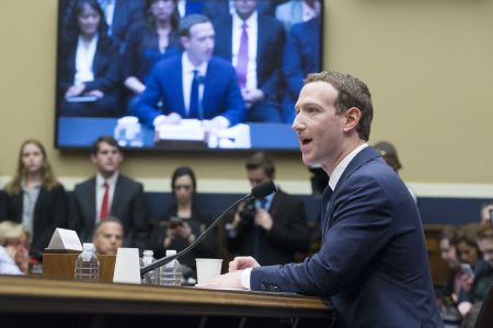 Ζάκερμπεργκ: Υπέκλεψαν και δικά μου προσωπικά δεδομένα