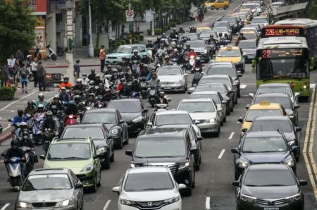 Αγωνας δρόμου για τις αυτοκινητοβιομηχανίες για τα νέα μέτρα της ΕΕ