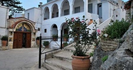 Διάρρηξη στη Μονή Παλιανής – Εκλεψαν τάματα από εικόνες