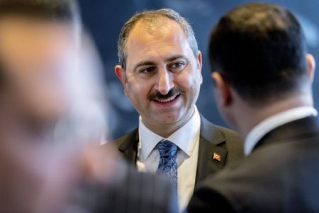 Γκιουλ προς Κοντονή: «Η Ελλάδα γίνεται τόπος συγκέντρωσης για εγκληματίες»