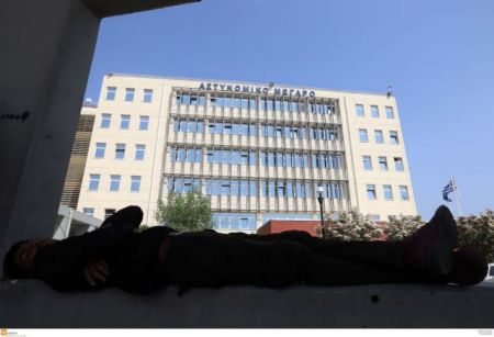 Θεσσαλονίκη: Στο αυτόφωρο ο άνδρας που περιέλουσε βενζίνη σε συμβολαιογράφο