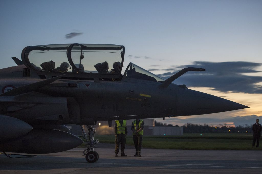 Τηλεφωνήματα Μακρόν σε Μέι και Τραμπ μετά την επίθεση στη Συρία