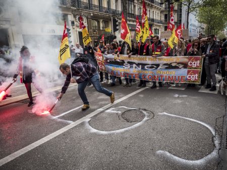 Γαλλία: Εγκρίθηκε το νομοσχέδιο για τους σιδηροδρόμους
