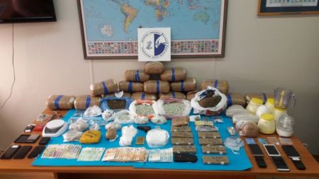 Σύλληψη 5 ατόμων για οργανωμένη διακίνηση ναρκωτικών