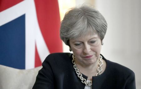 Λύπη της Μέι για τον ρόλο της Βρετανίας στην ποινικοποίηση σχέσεων ομόφυλων