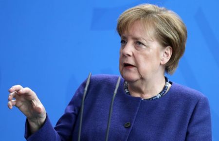 Συμμετοχή των ΥΠΟΙΚ στο Ecofin εισηγήθηκε η Μέρκελ